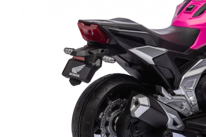 Honda NC750X rózsaszín motorkerékpár