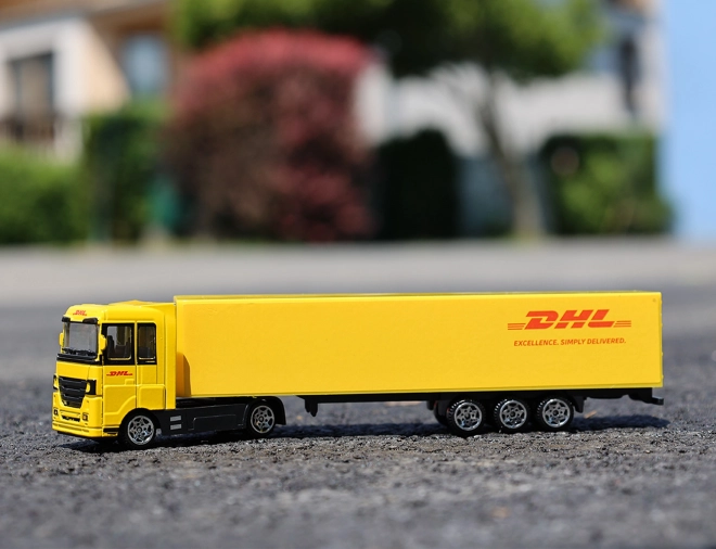 DHL utánfutós teherautó, szabadon futó, 19cm