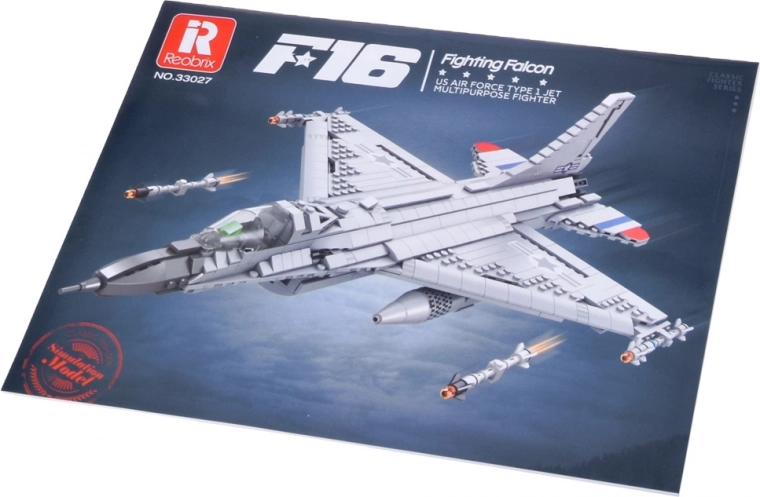 Kiállító állvány és cserélhető fegyverzet