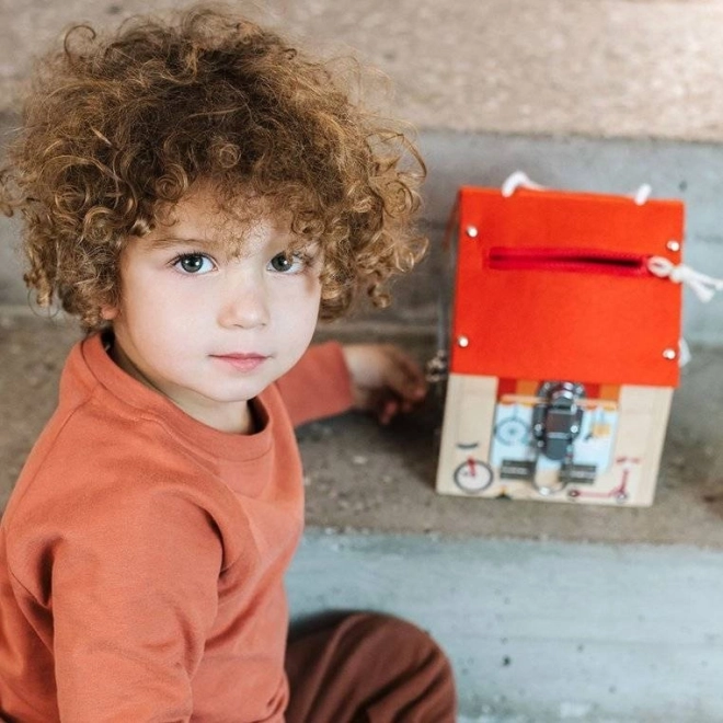 Lilliputiens fa házikó zárakkal