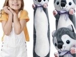 Plüss husky kutya 70 cm KRUZZEL – hosszú ölelhető játék és párna