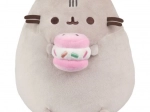 Pusheen plüss cica makarónnal 24 cm