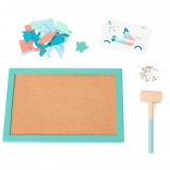 Kalapálós játék gyerekeknek kalapáccsal és szegecskékkel