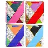 Papír ajándéktáska geometrikus mintákkal 32 × 26 × 12 cm