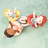 Lilliputiens vízbe való baba, Lena egyszarvúval