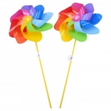 Színes szélkerék szivárványos lapokkal