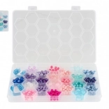 Műanyag színes gyöngyök zsinórral dobozban