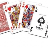 Műanyag kártyák pókerhez és bridzshez dobozban