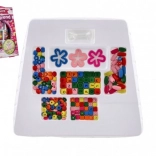 Kreatív szett színes gyöngyökkel és zsinórral