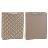 Díszzacskó dombornyomással, bézs színű 32 x 26 x 10 cm