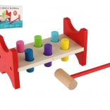 Fa kalapácsos ütögető játék a finommotorika fejlesztésére