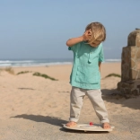 Gyerekeknek szóló egyensúlyozó deszka labdákkal