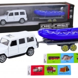 Terepjáró autó pótkocsival és motorcsónakkal