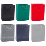 Díszzacskó dombornyomott négyzetekkel 23 × 18 × 10,5 cm