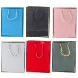 Ajándéktáska arany kerettel 23 × 18 × 10 cm