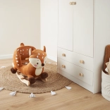 Bieco hintázó őzike biztonsági üléssel