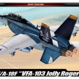 Műanyag repülőgép makett F/A‑18F USN VF‑103 JOLLY ROGERS 1:72