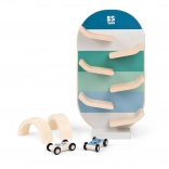 fa autópálya kisautókkal és ívekkel