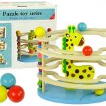 Fa csúszda gyöngyökkel és zsiráf motívummal