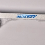 Gyermek hokiütők koronggal