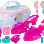 Szépségkellékes bőrönd kis hercegnőknek – papucsok, hajcsavarók és gyöngyök