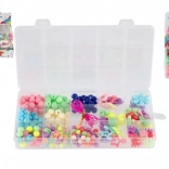 Színes műanyag gyöngykészlet zsinórral, praktikus rendeződobozban