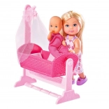 Evi Love baba babával és bölcsővel