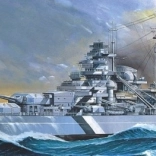 Műanyag modell a Tirpitz csatahajóról 1:800