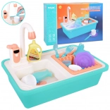 Gyerek konyhai mosogató vízzel