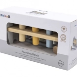 Viga PolarB Fa játék húzókkal és kalapáccsal Montessori