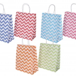 Ajándék papírtáska színes motívummal
