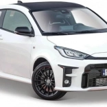 Modell Toyota Yaris 2021 fehér 1/24