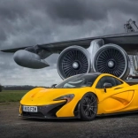 Gyémánt festés sárga sportkocsi a reptéren 30x40 cm